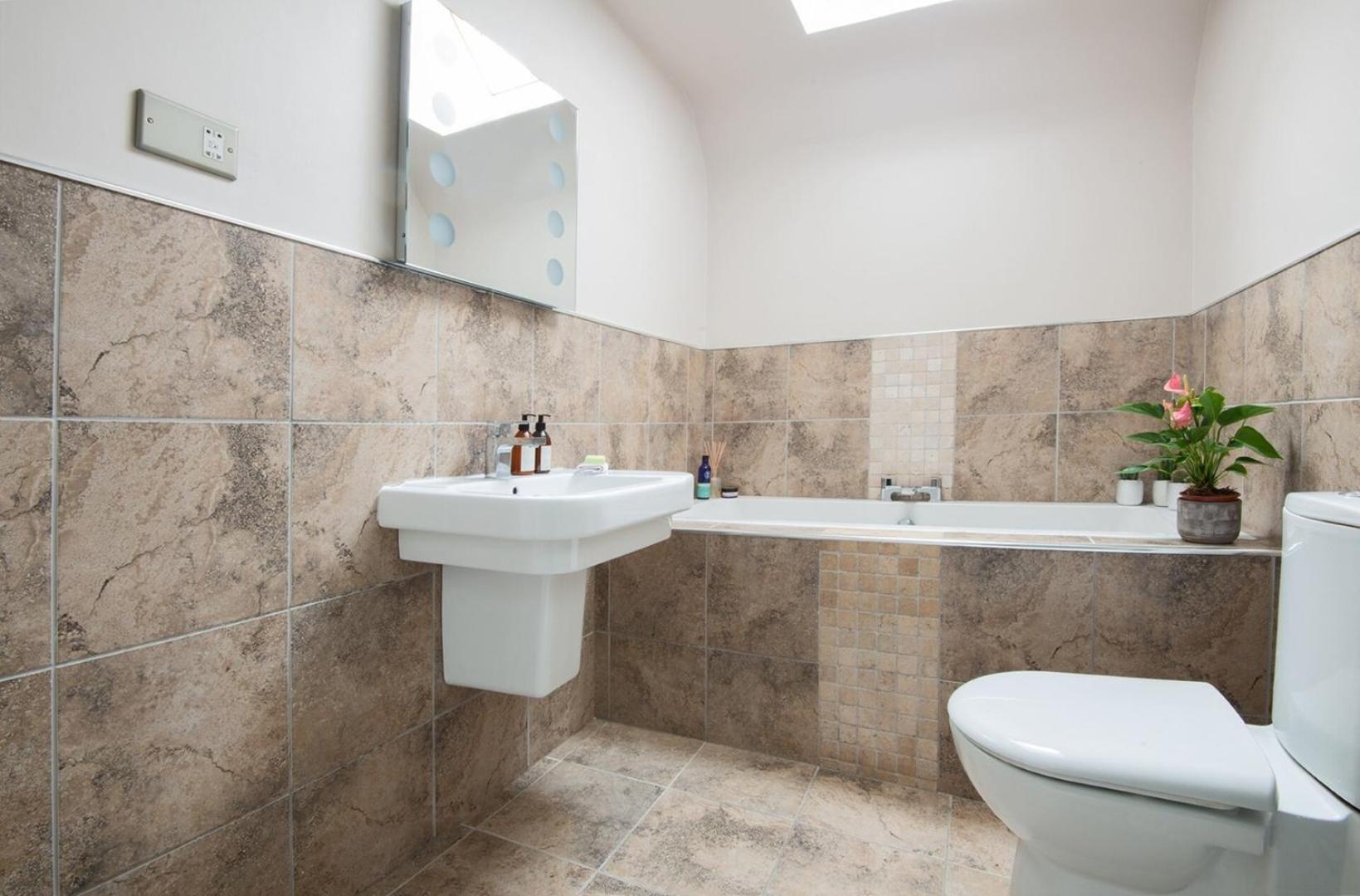 Charming 2 Bedroom Flat In The Heart Of Kirriemuir Zewnętrze zdjęcie